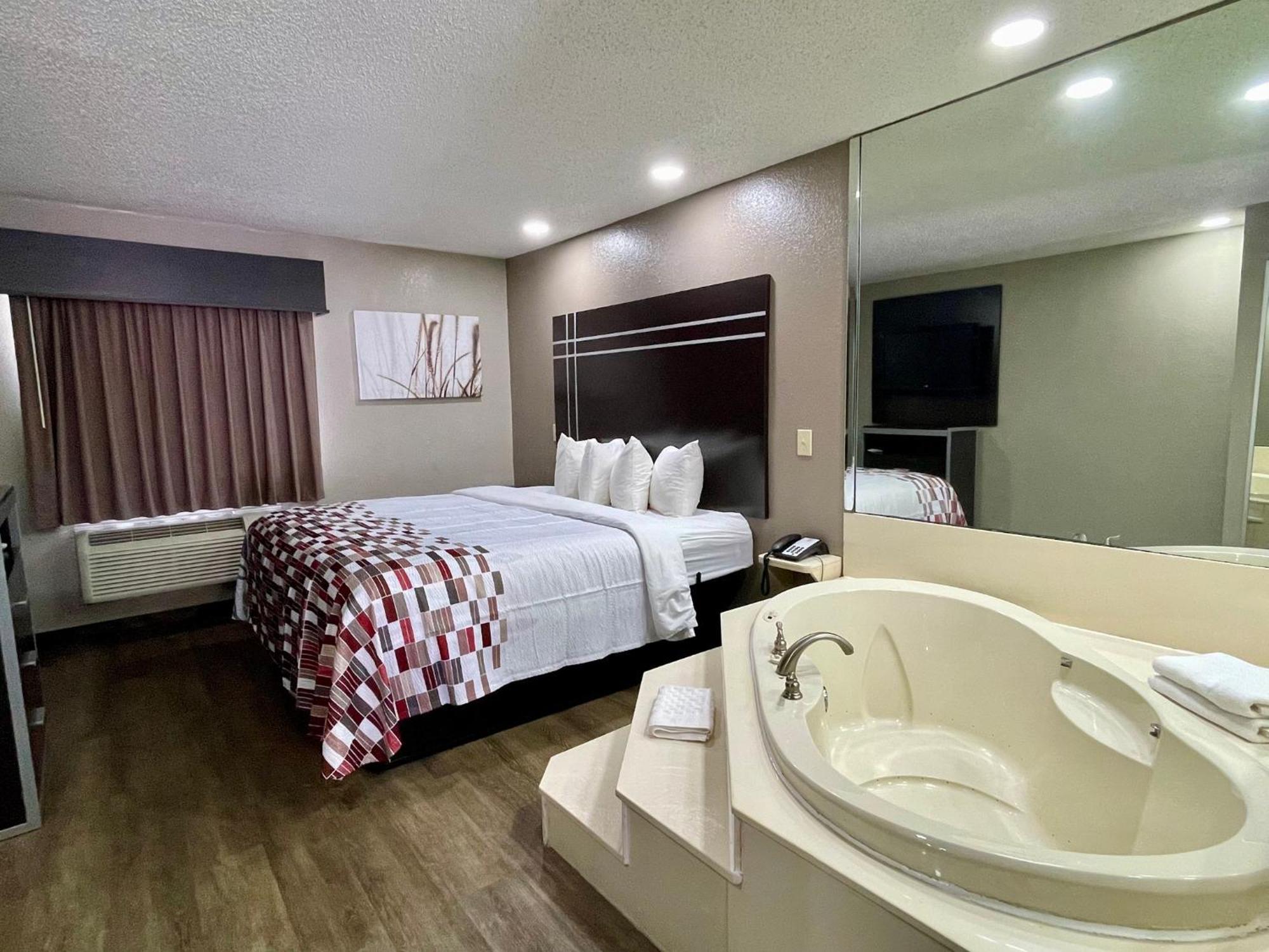 Red Roof Inn & Suites Jackson - Richland Eksteriør billede