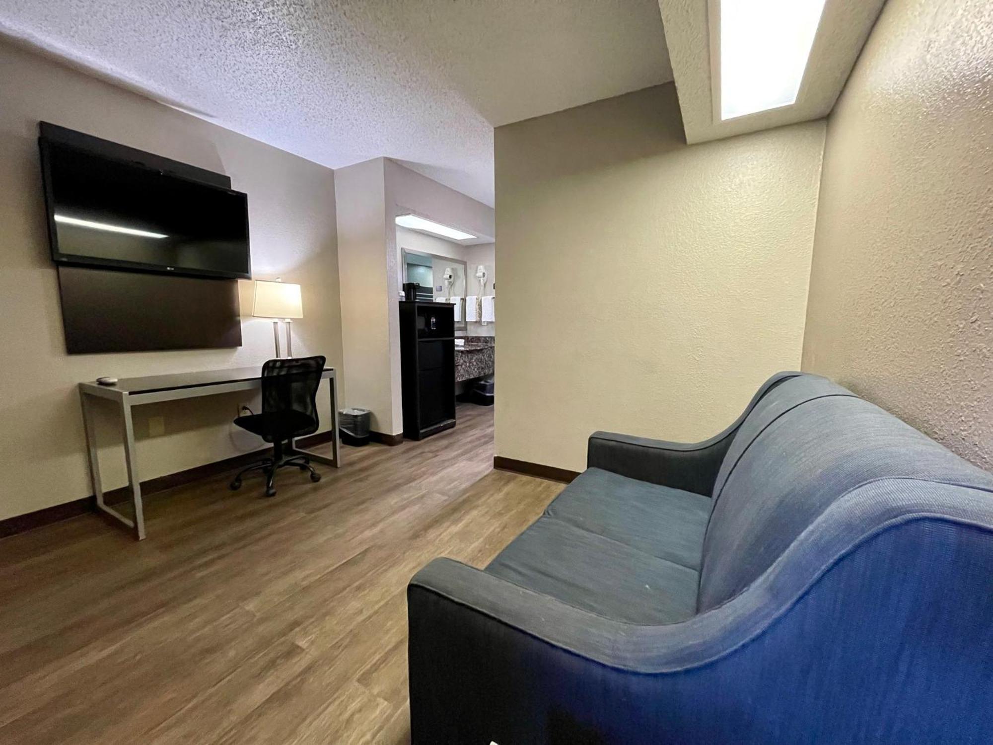 Red Roof Inn & Suites Jackson - Richland Eksteriør billede