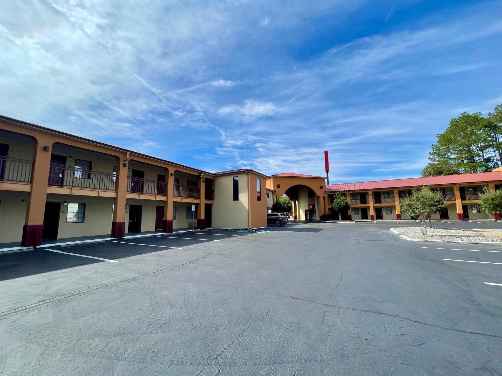 Red Roof Inn & Suites Jackson - Richland Eksteriør billede