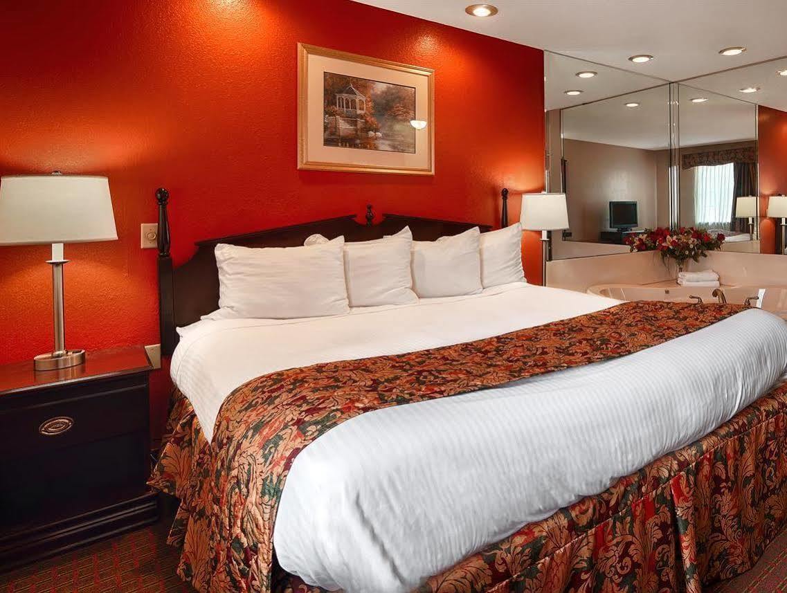 Red Roof Inn & Suites Jackson - Richland Eksteriør billede