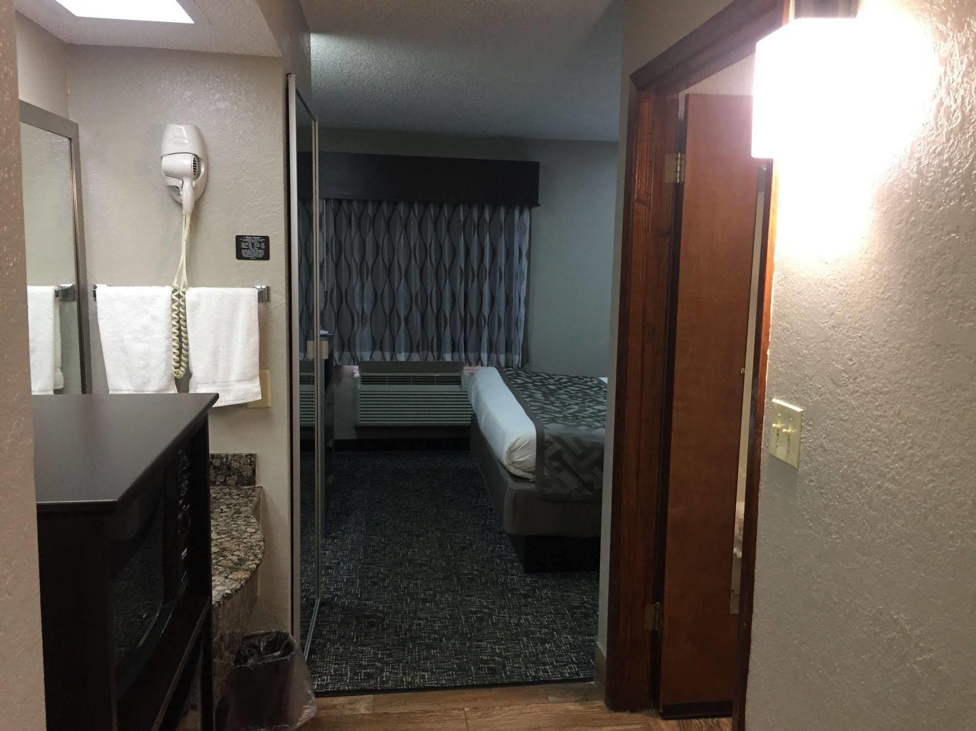 Red Roof Inn & Suites Jackson - Richland Eksteriør billede